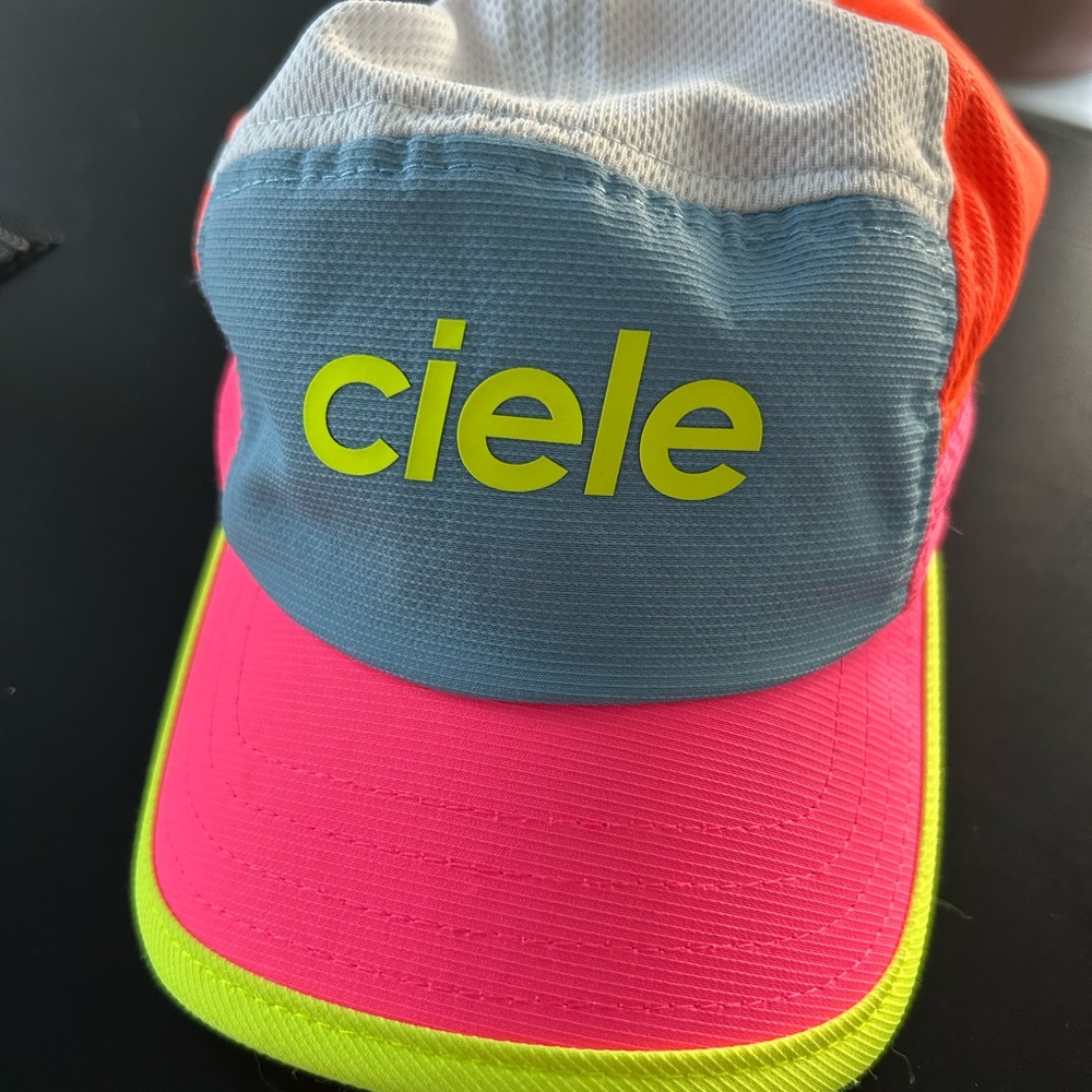 CIELE running hat